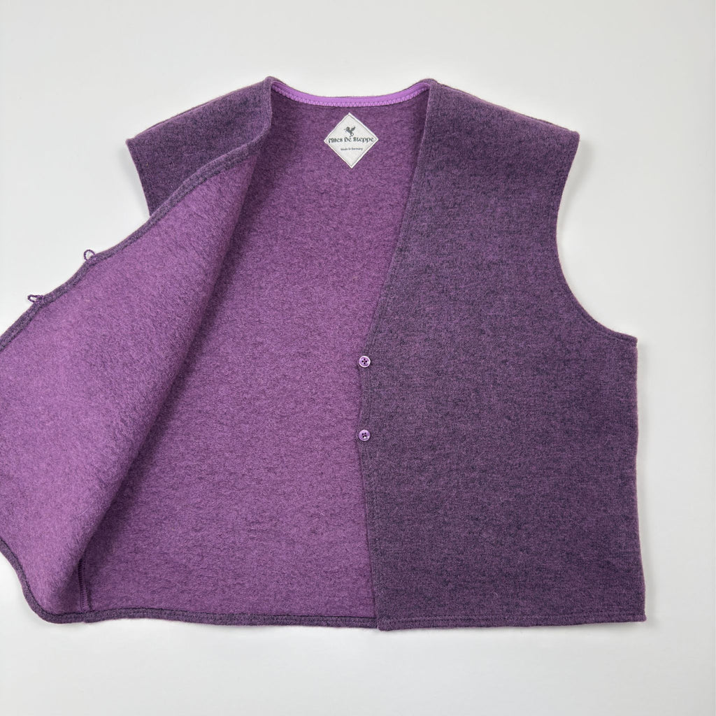 Wool vest made of jersey knit fleece with two buttons (lavender)